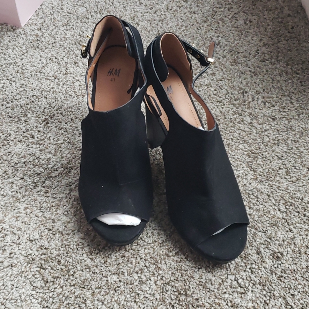 Dress sandals